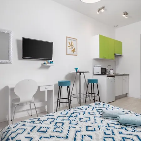 Studio Apartments Fran'S Rijeka Exterior photo