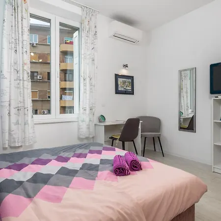 Studio Apartments Fran'S Rijeka Exterior photo
